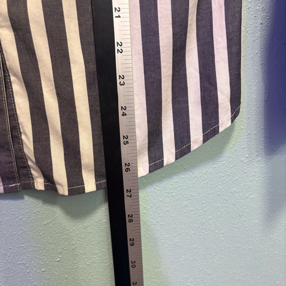 Banana Republic Women’s Gray and White Embroidered Button Down Shirt Size 0 - Picture 9 of 10